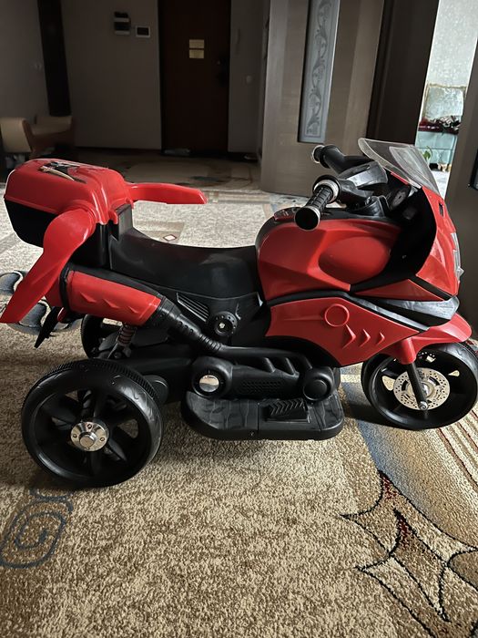 Машинка на пульте управления