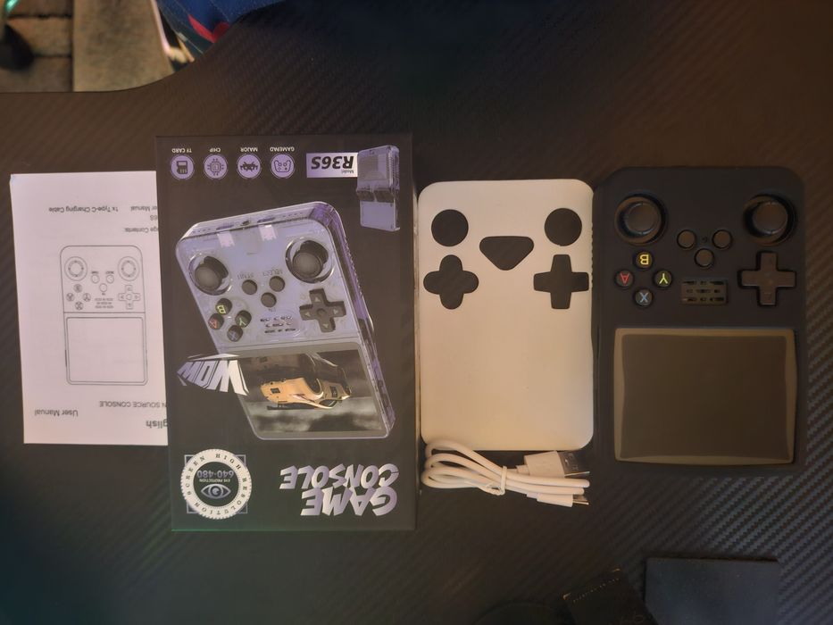 Consola portabila R36S + Cadou Folie De Sticla