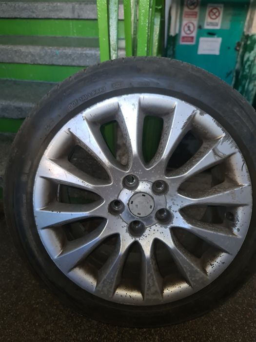 Vând 4 anvelope 225 45 R17 DOT 5223 cu jante originale skoda superb 2
