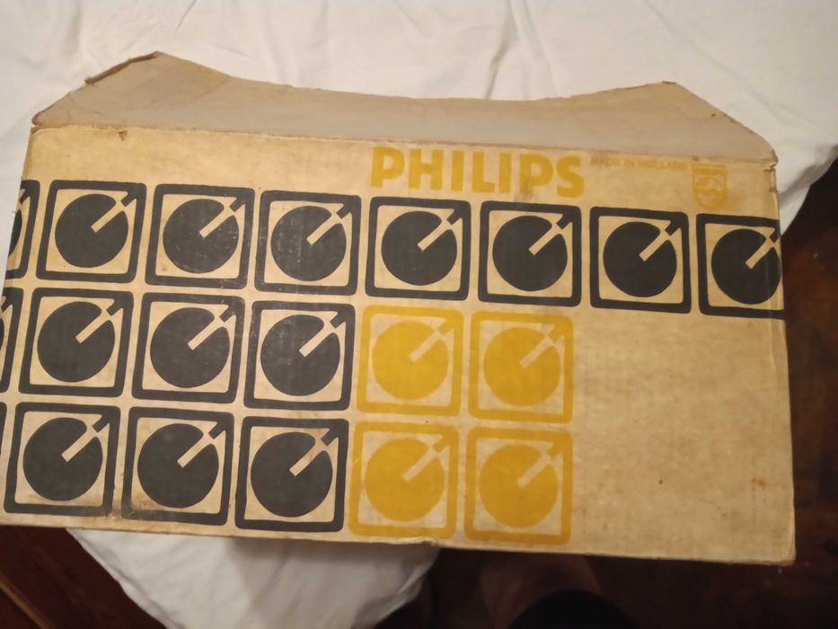 Грамофон PHILIPS GA212