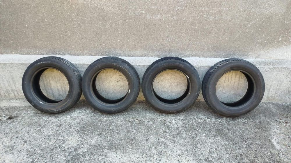 Vând cauciucuri de vară