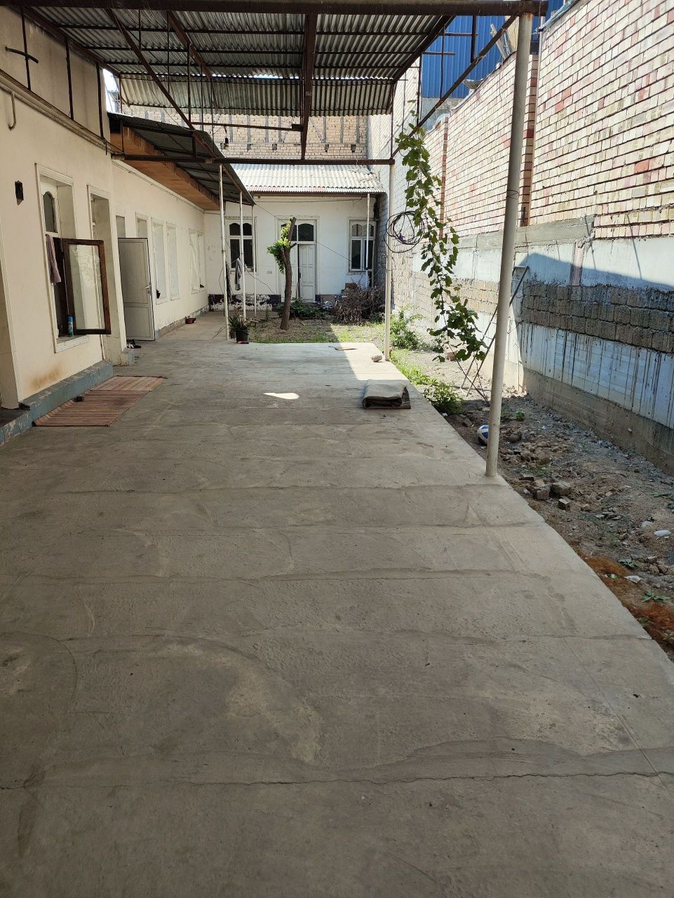 Продаетса 3 сотки 4 ком участок