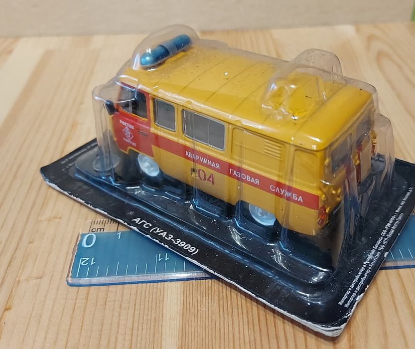 УАЗ-3909. Цена:25лв. (1/715). Мащаб 1:43, метал и пластм