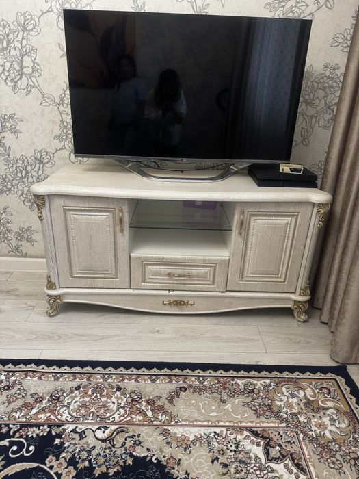 Продам тубма под телевизор производство Россия дуб , очень тяжелая