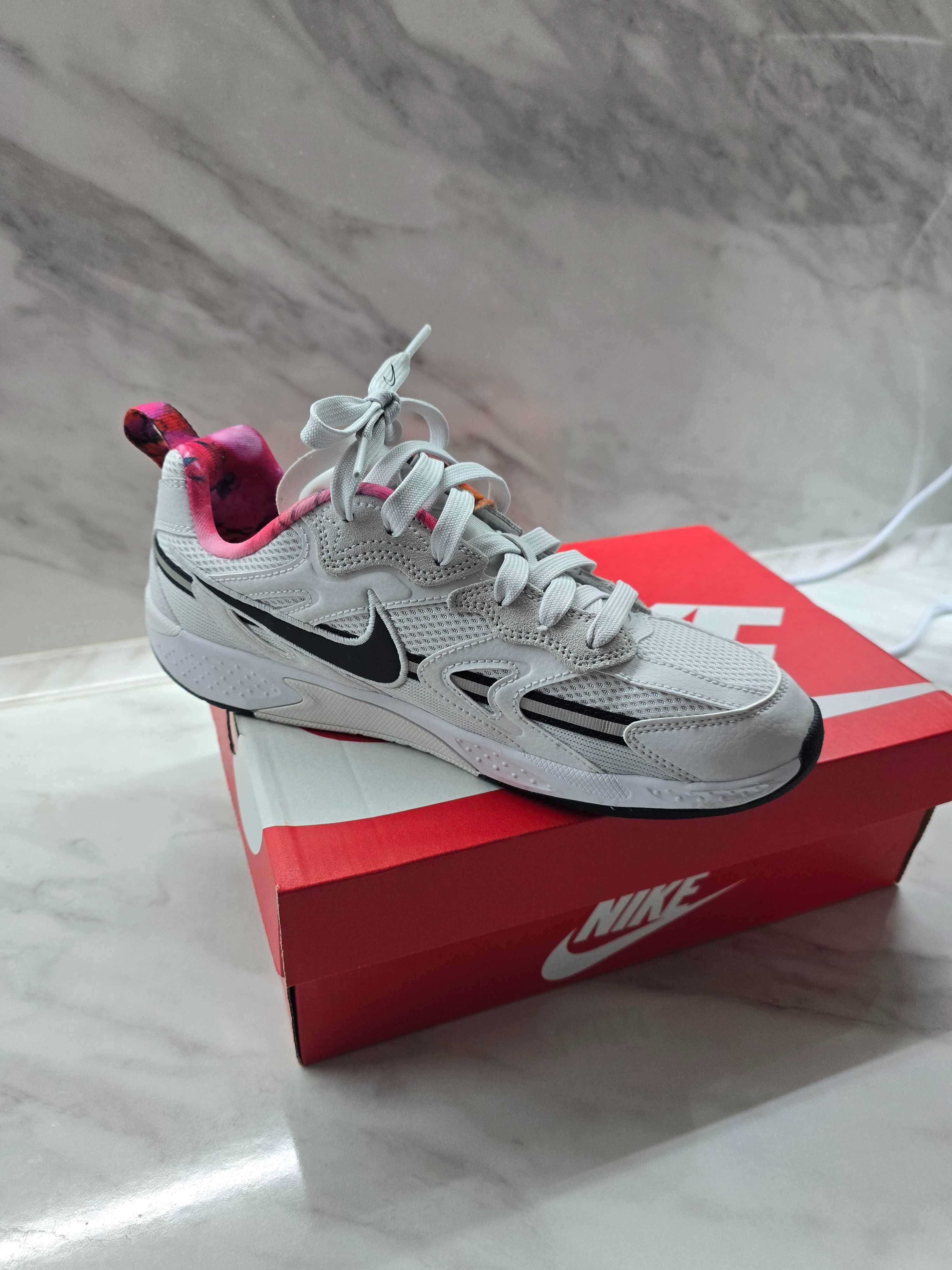 Nike JAM x Futura
"Olympic" FZ8966-100