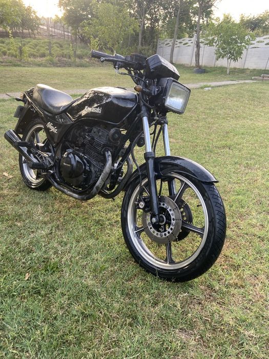 Kawasaki gpz305.