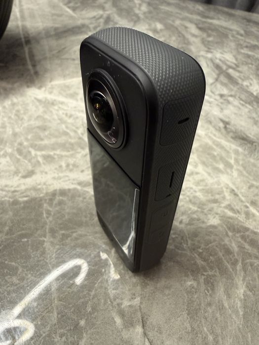 Insta 360 X3 + батерия, зарядно
