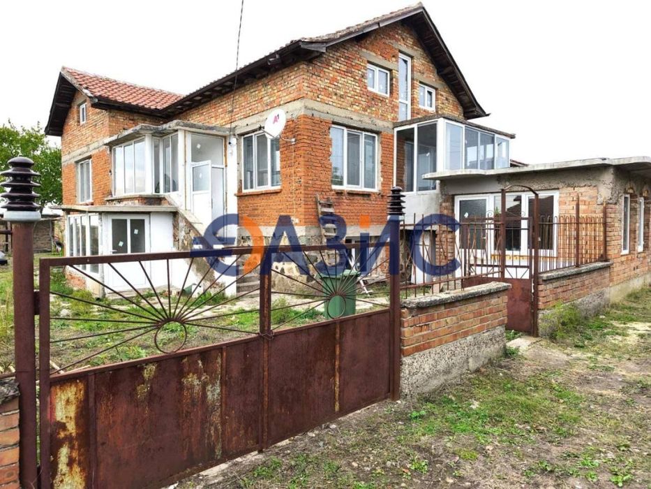 Готова за нанасяне къща с просторен парцел в с. Винарско, България,