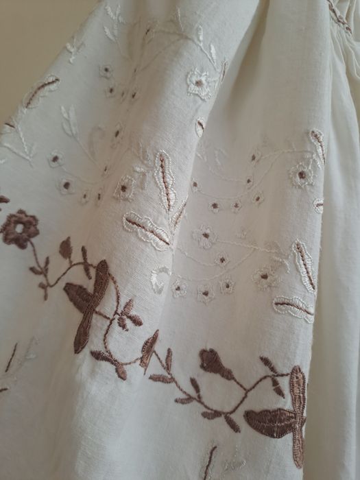 Ie cusută cu mătase