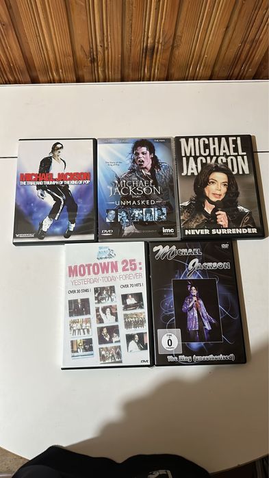 Vând lot carti+ dvd uri Michael Jackson