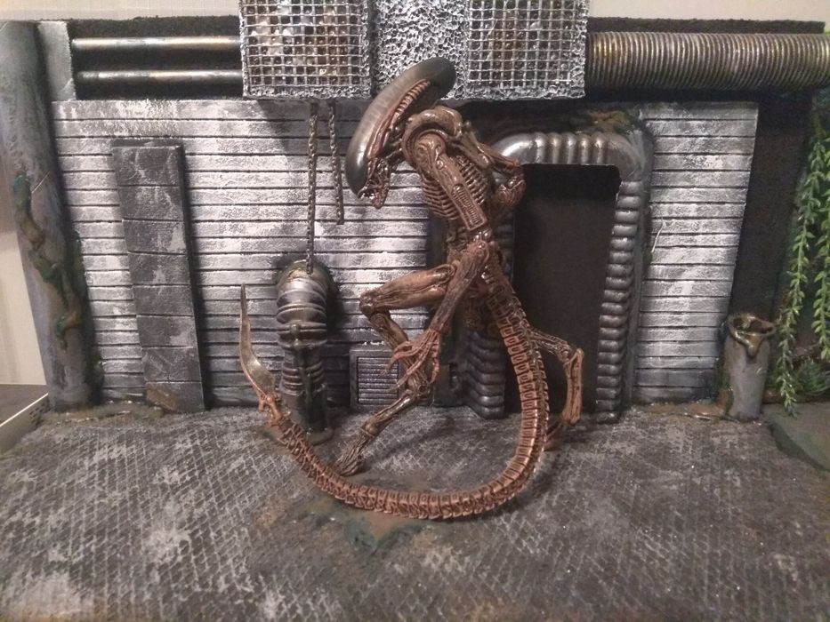 Продавам фигури Neca