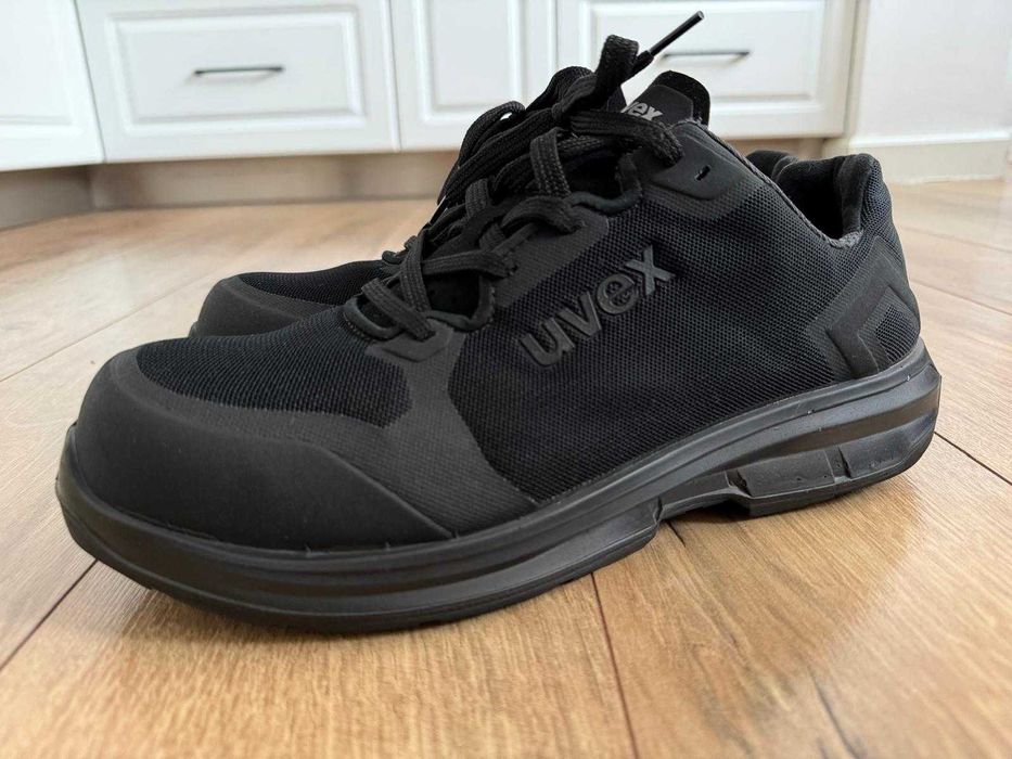 Nou Uvex 42 S1 ESD bocanci bombeu 2025