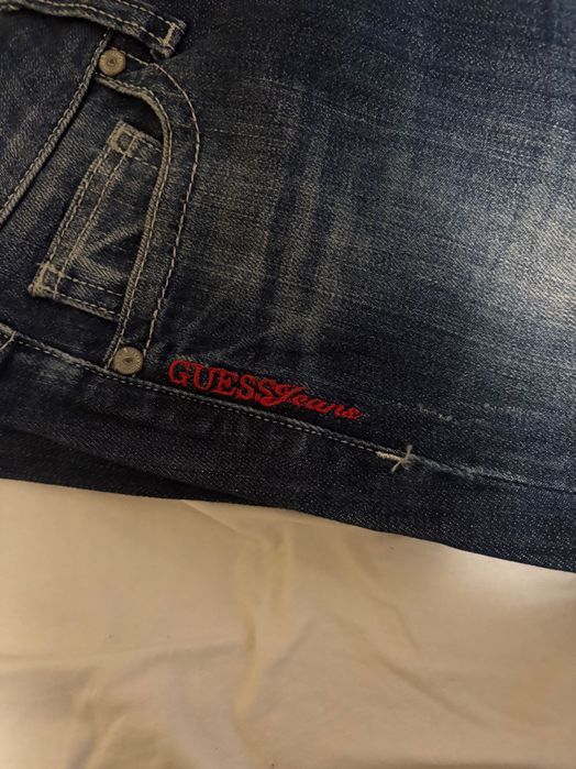 2000’s дамски дънки GUESS със ниска талия.