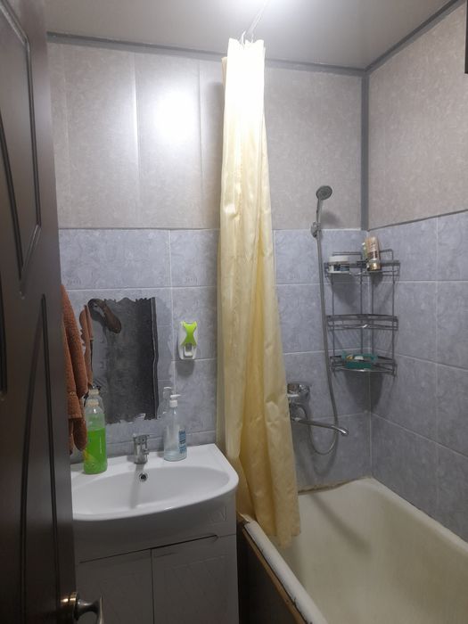 Gazalkent hokimiyat yonida kvartira sotiladi