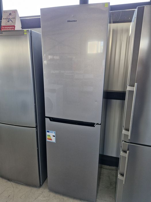 Хладилник с фризер HISENSE