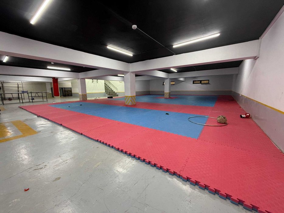 Сдается отдельно стоящие здание 3200м2 Алмазарский район