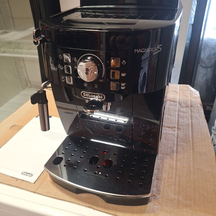 Кафе машина Делонги Magnifica S - нова