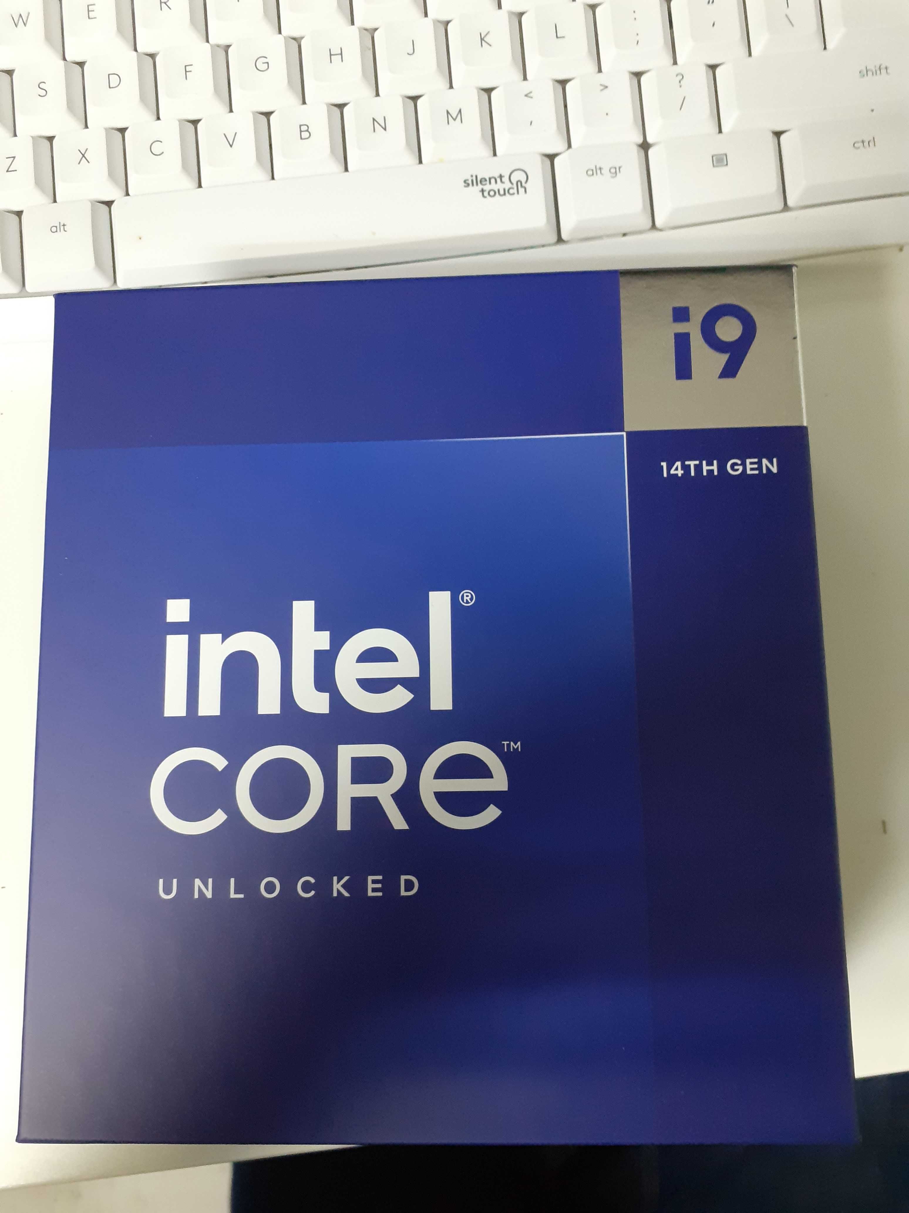 Cutie procesor i9 13900k