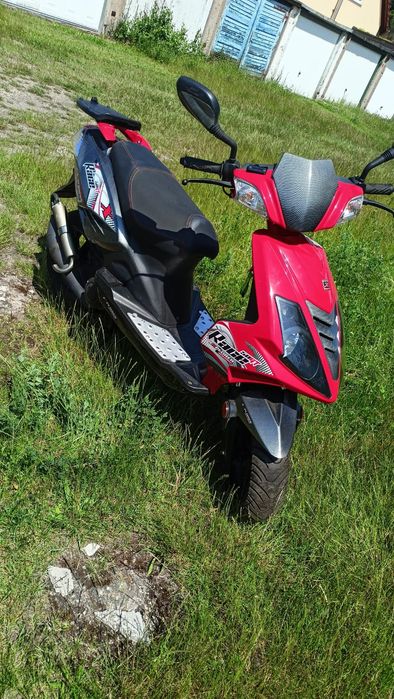 Salut vând scuter EXPLORER