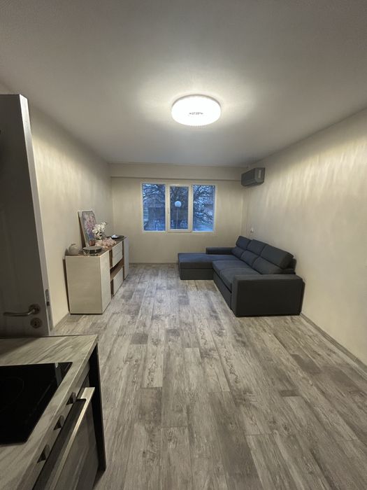 Продавам двустаен апартамент