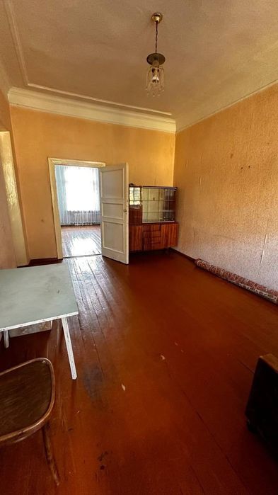 Продаётся 2-комнатная квартира рядом с базаром Чирчик. 66кв