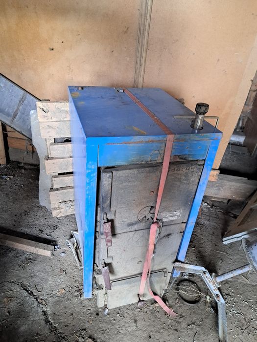 Cazan Buderus 31 kW – model vechi, fabricat în Germania (an 1980)

Van