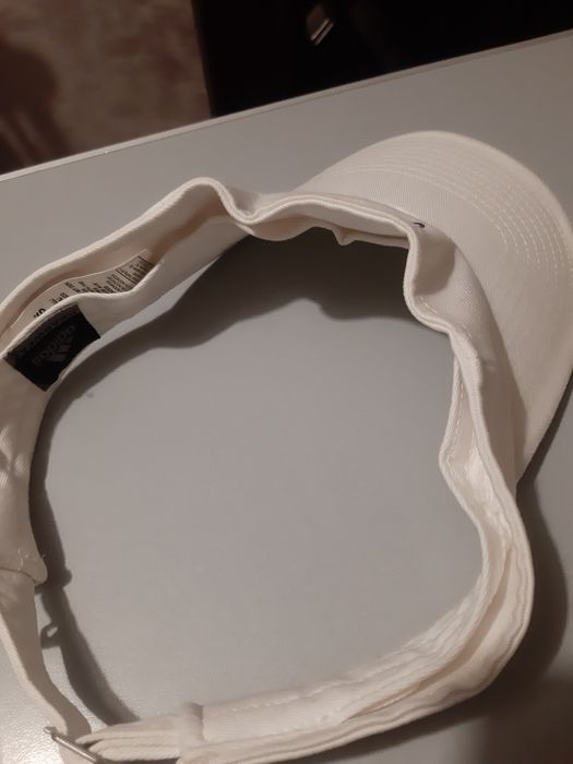 Vând e șăpci 2 Nike și una Adidas