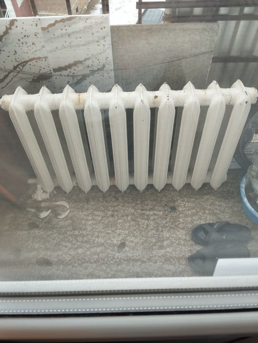 Продам чугунную батарею