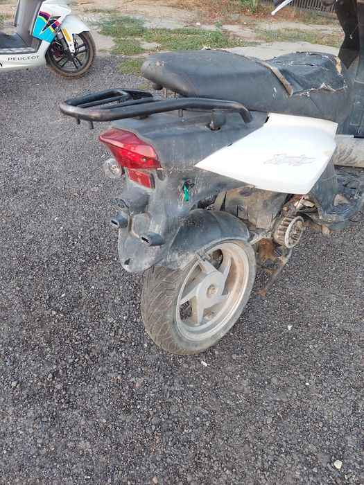 Vind scuter chinezesc pnt piese sau de reparat fără acte