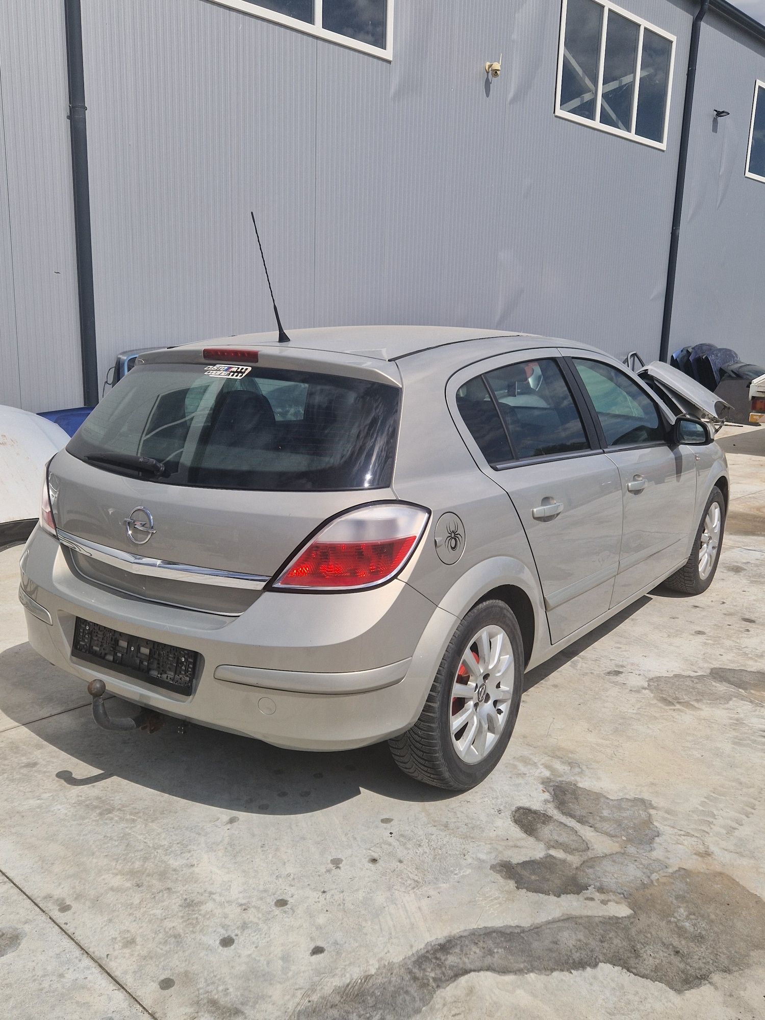 Opel Astra H 1.6 (НА ЧАСТИ)