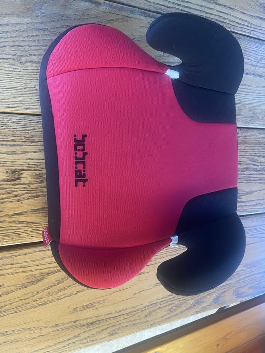 Удобна детска седалка за кола