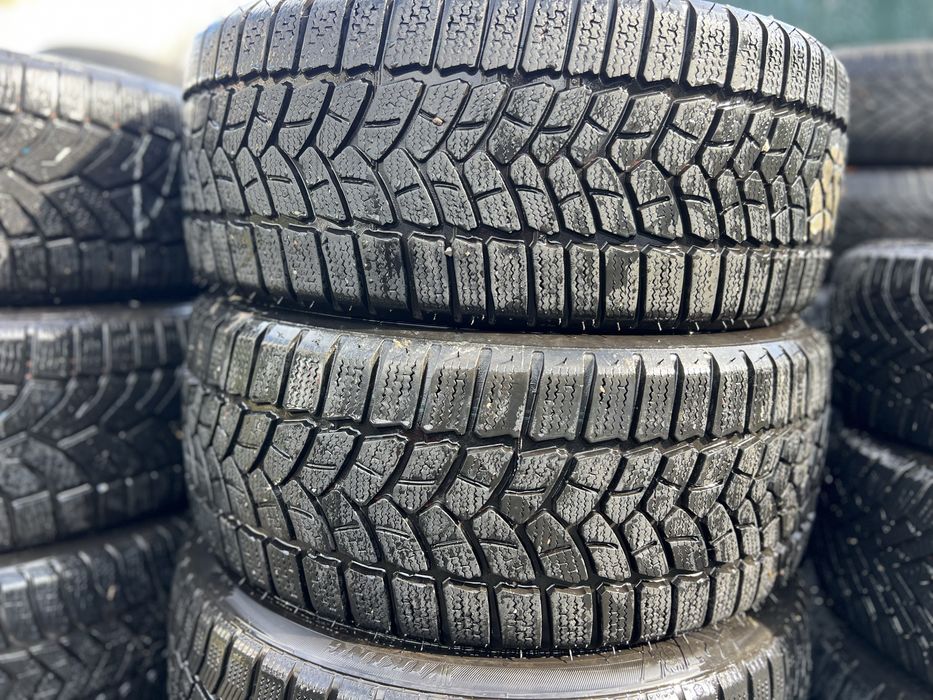 Зимни гуми 225/45/17 ,8мм грайфер с борд- 2 броя Firestone DOT19