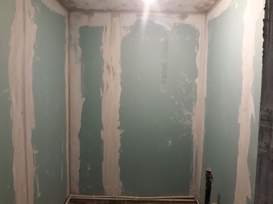 Execut lucrari de zugravit