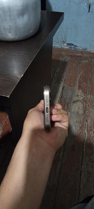 IPhone 16pro gold