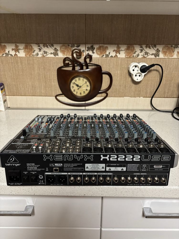 Se vinde mixer Behringer XENYX X2222 USB