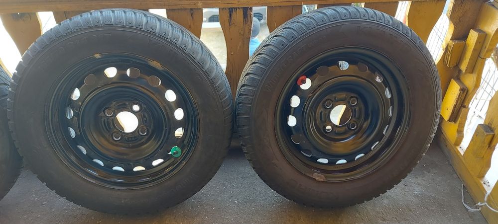 Vând roti iarna 165/70 R14 anvelope + jante