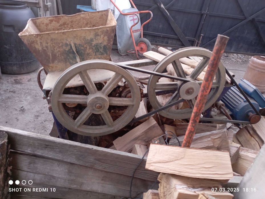 Vând malaxor pentru prelucrarea pământului de sobe/ teracota