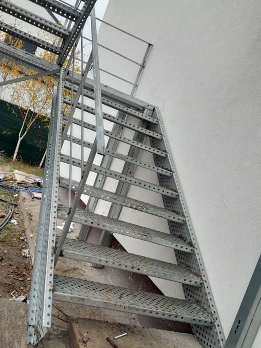 Scări metalice galvanizate la orice demisiune asiguram transport ori u