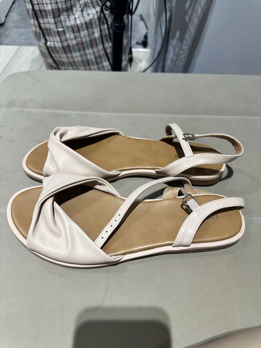 Продам Новые босоножки!!!