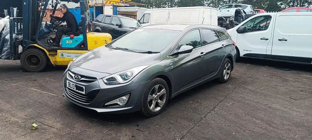 Dezmembrari / Dezmembrez Hyundai i40 1.7 D4FD cutie viteze manuală 6 trepte cod culoare TITANIUM SILVER