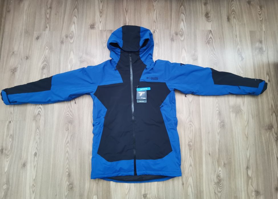 Columbia Cirgue Bowl geaca schi
Noua. 
Omni-tech o membrană inovato