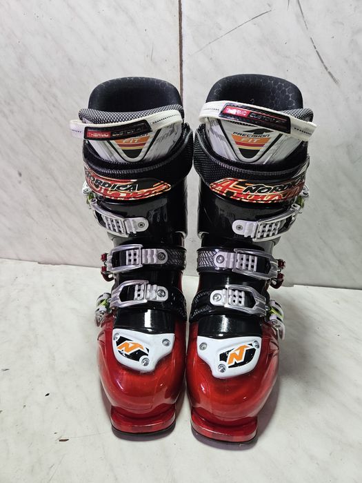 Clapari ski schi Nordica   mondo  26,5  corespunde mărimii 40-41