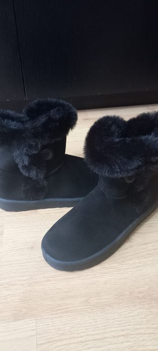 Cizmulite gen Ugg,38 ,noi,cu eticheta