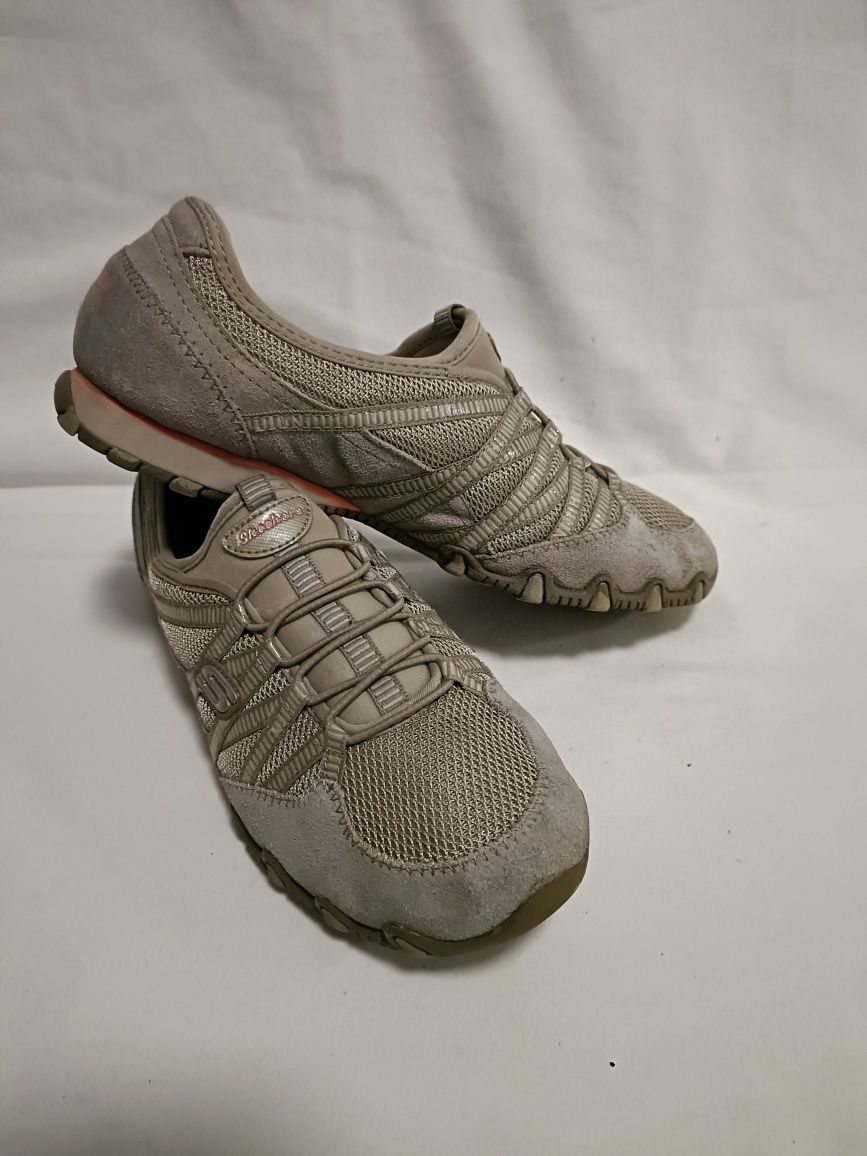 Adidasi Skechers Nr. 39 - 125
Cod NS2327
Senzatie usoara.
Captuseala d