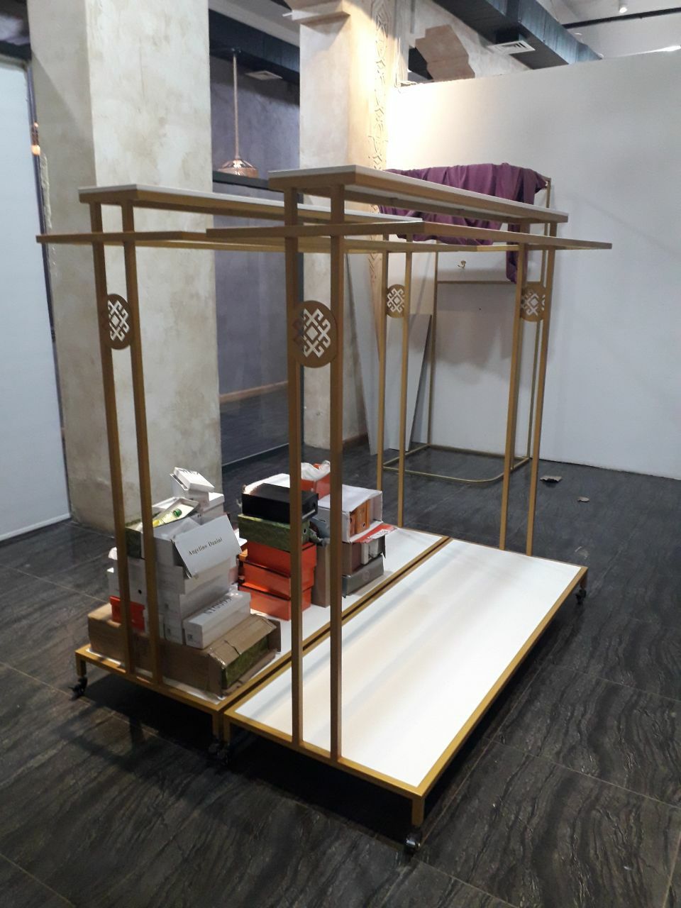 Женский магазин ушын Loft стильдеги мебеллер сатылады