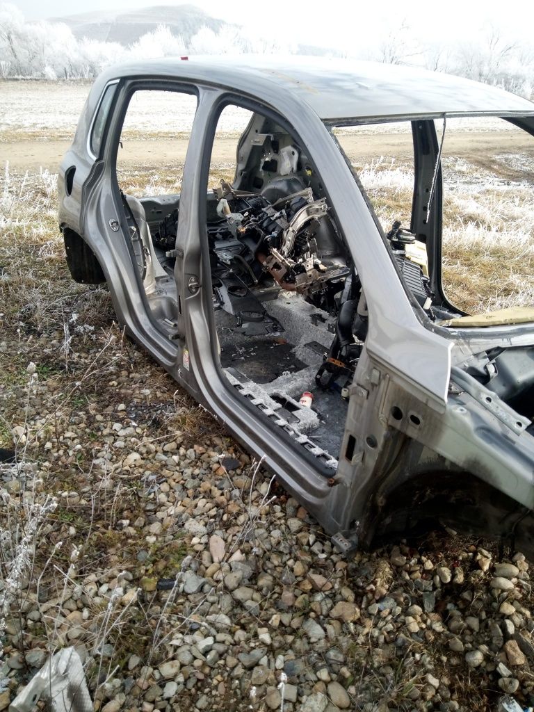 Aripă spate, prag stg dr VW Tiguan an 2009-2016