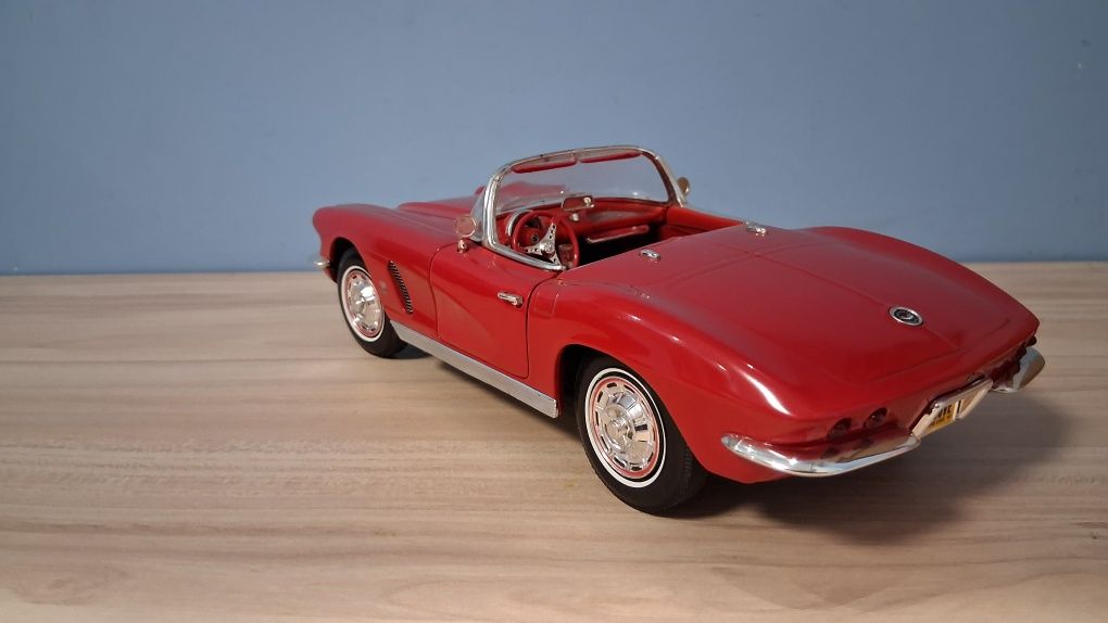 Chevrolet Corvette Riverside ERTL 1:18 1962