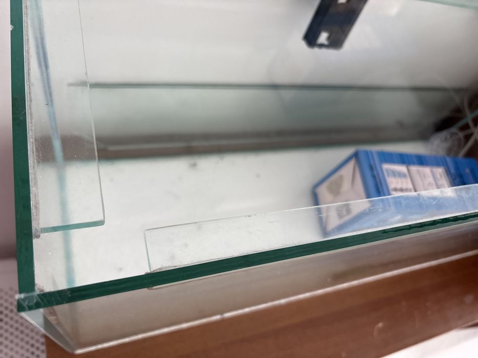 Продавам аквариум 60 литра