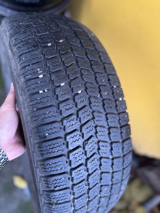 Anvelope de iarna 215/60/R16