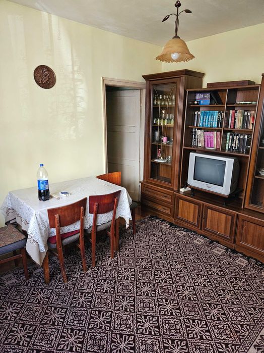 Давам под наем 38 кв./м гарсониера(боксониера). Наем 585 лв.(300 евро)